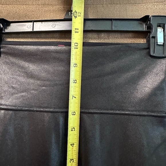 Spanx Woman’s Faux Leather Leggings Black Shimmer Size Small - Picture 8 of 8